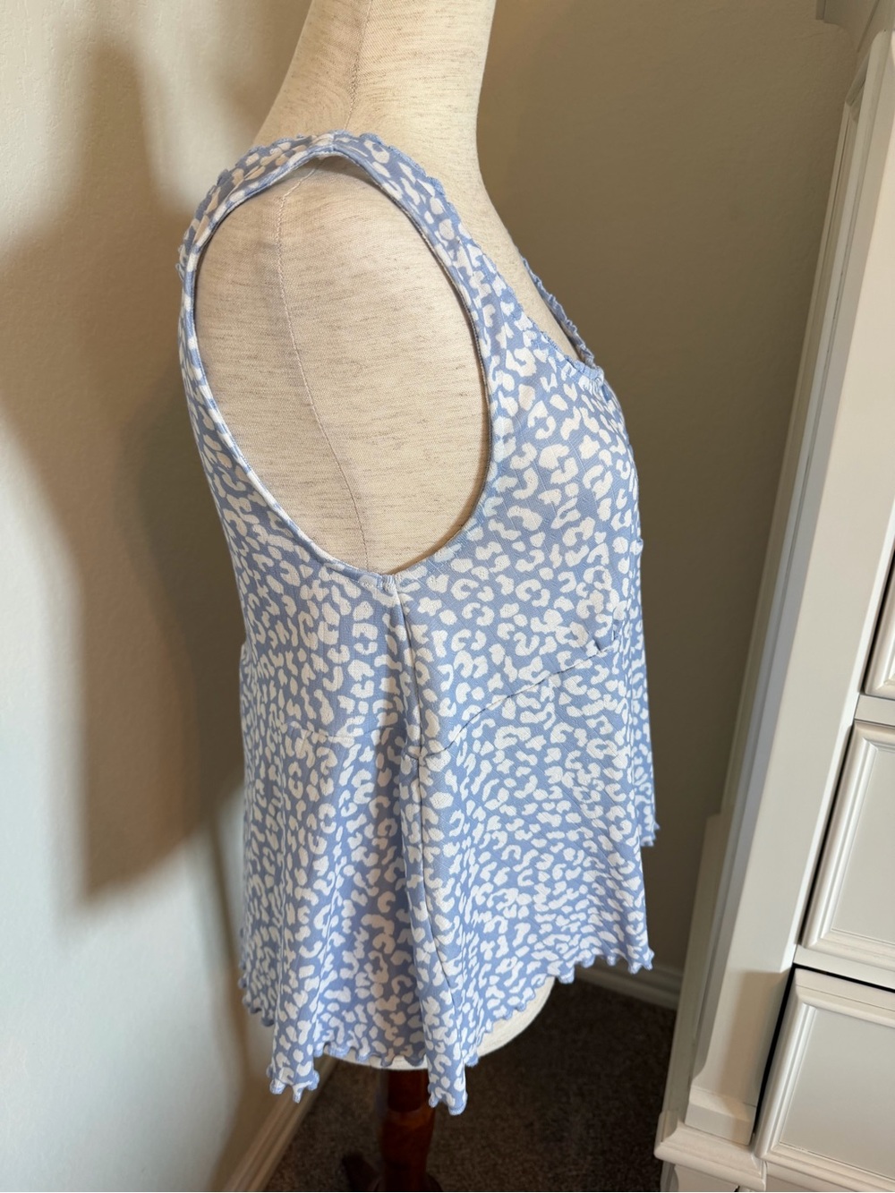 Printed Ruffle Tank Top - Picture 3 of 7